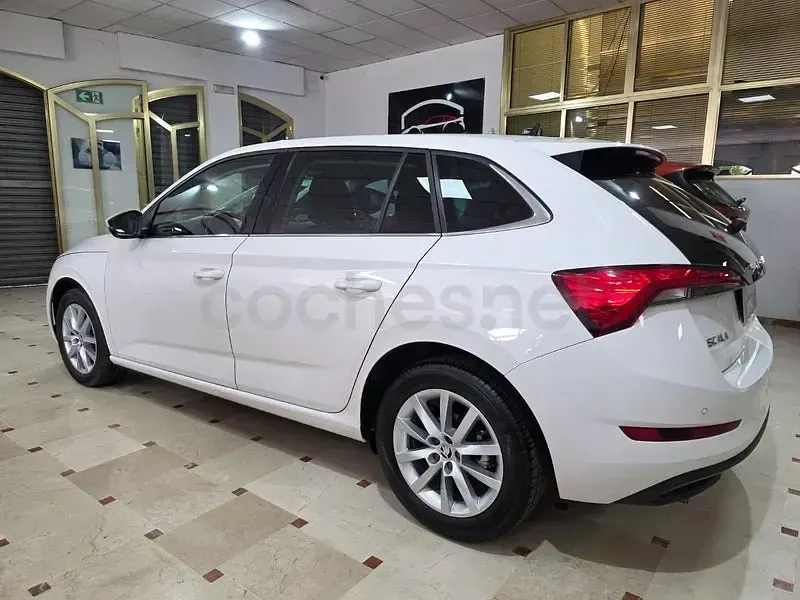 Usado Skoda Scala Ambition 95 CV (69 kW) 2023 Blanco Utilitario