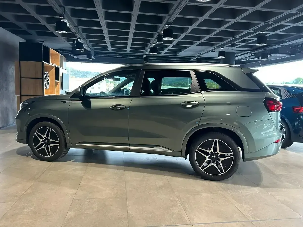 Nuevo DFSK E5 217 CV (159 kW) 2025 Verde SUV
