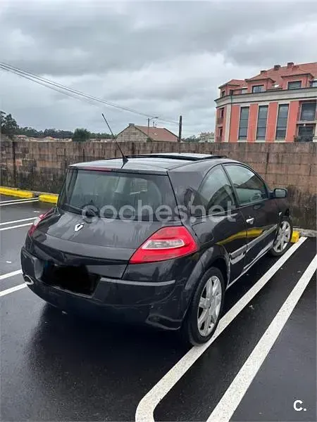 Usado Renault Mégane Dynamique 130 CV (95 kW) 2006 Negro Berlina