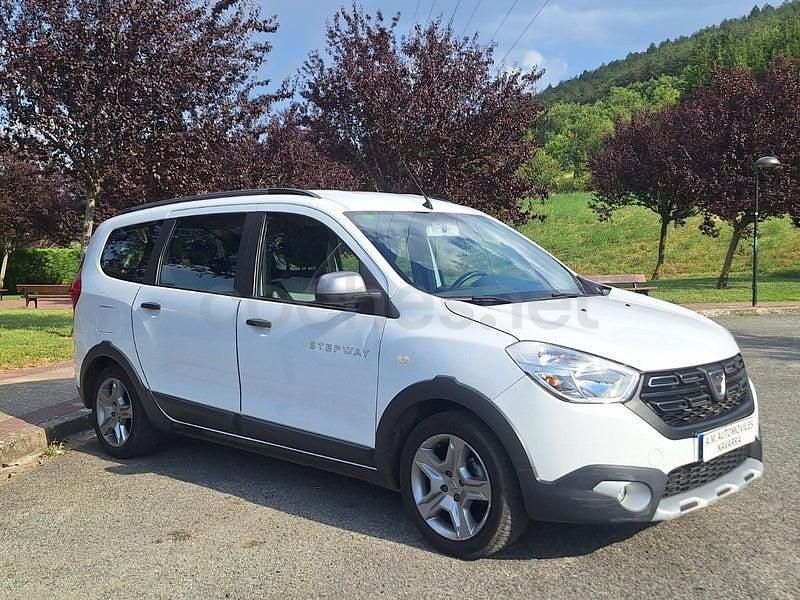 Usado Dacia Lodgy Comfort 115 CV (84 kW) 2022 Blanco Monovolumen