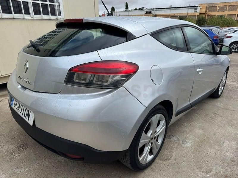 Usado Renault Mégane Dynamique 130 CV (95 kW) 2010 Gris / plata Berlina
