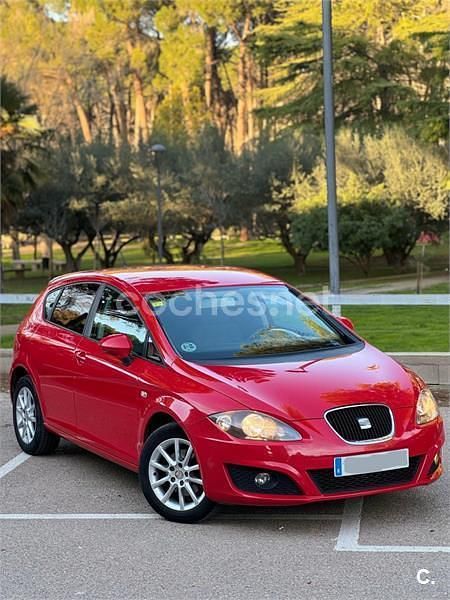 Käytetty Seat Leon Reference 105 HP (77 kW) 2011 Punainen Viistoperä