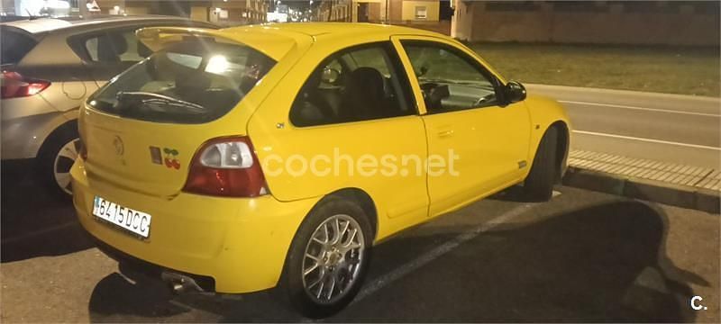 Usado MG ZR 103 CV (75 kW) 2004 Amarillo Utilitario