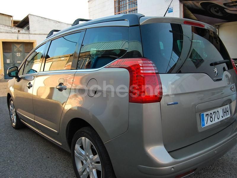 Usado Peugeot 5008 Allure 150 CV (110 kW) 2015 Beige Monovolumen