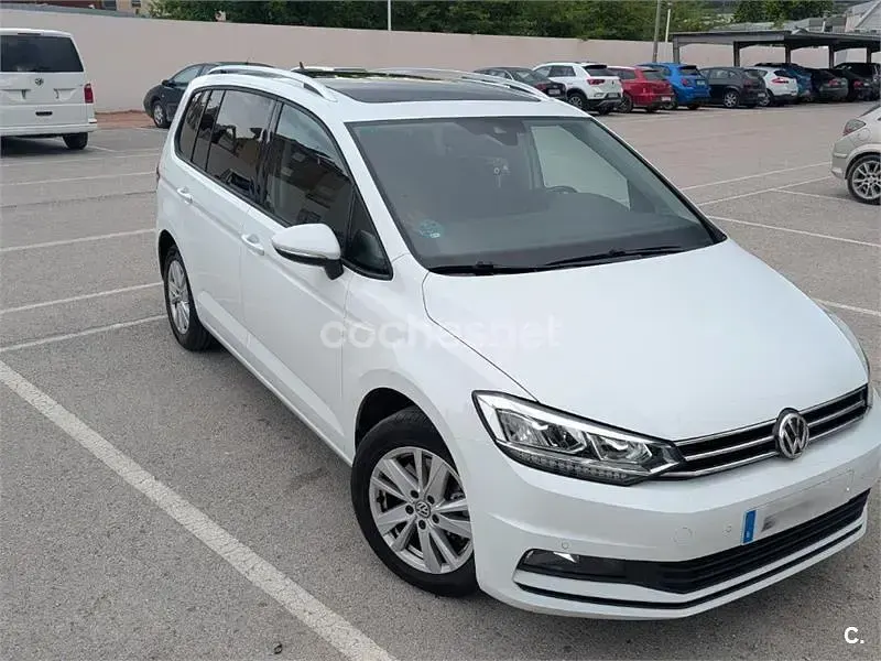Usado VW Touran Advance 150 CV (110 kW) 2020 Blanco Monovolumen