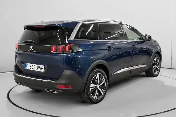 Usado Peugeot 5008 Allure 136 CV (100 kW) 2024 SUV
