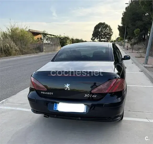 Usado Peugeot 307 CC 138 CV (101 kW) 2005 Negro Descapotable
