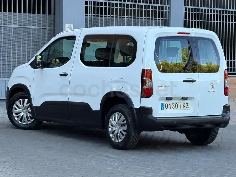 Usado Peugeot Rifter Access 100 CV (73 kW) 2020 Blanco Monovolumen