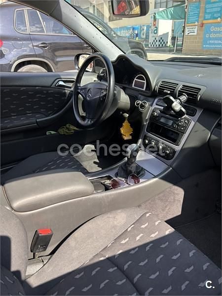Usado Mercedes C180 143 CV (105 kW) 2004 Azul Berlina
