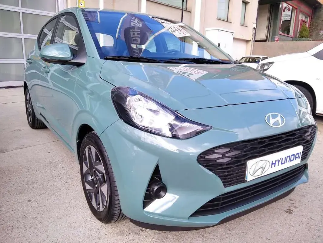Usado Hyundai i10 64 CV (47 kW) 2025 Verde Utilitario