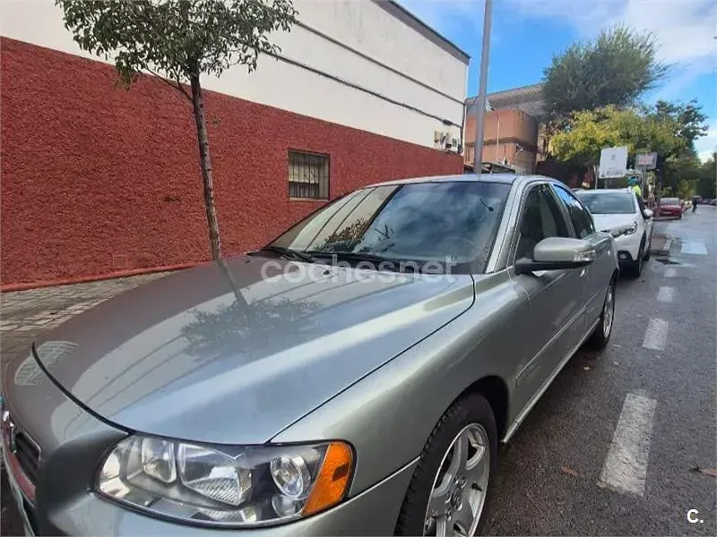 Usado Volvo S60 Momentum 126 CV (92 kW) 2006 Gris / plata Berlina