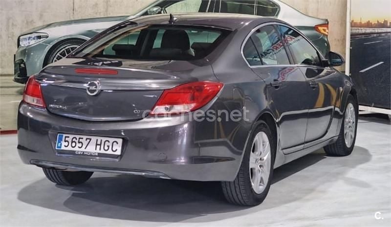 Usado Opel Insignia Edition 130 CV (95 kW) 2011 Gris / plata Berlina