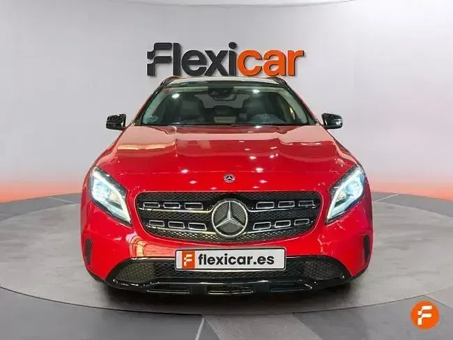 Usado Mercedes GLA180 122 CV (89 kW) 2019 Rojo SUV