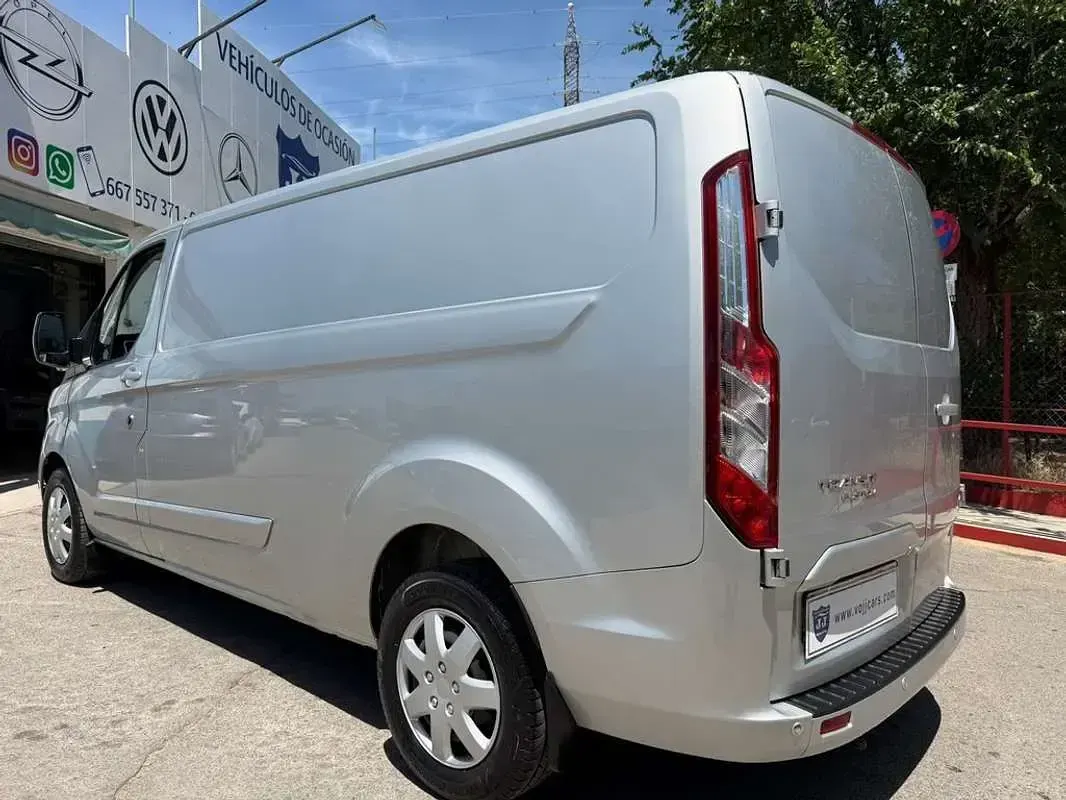 Usado Ford Transit Custom Limited 170 CV (125 kW) 2022 Gris Van