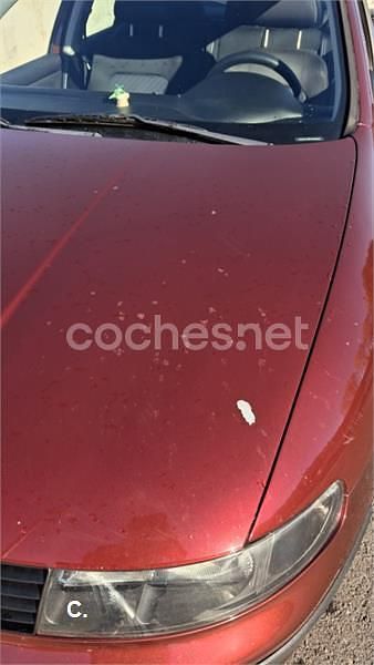 Usado Seat Leon Sport 110 CV (80 kW) 2004 Granate Utilitario