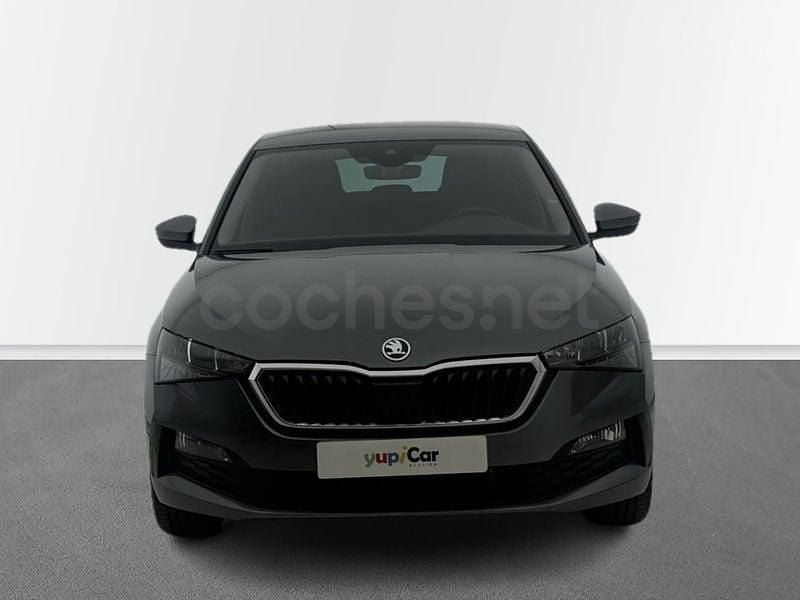 Usado Skoda Scala Ambition 150 CV (110 kW) 2023 Gris / plata Utilitario