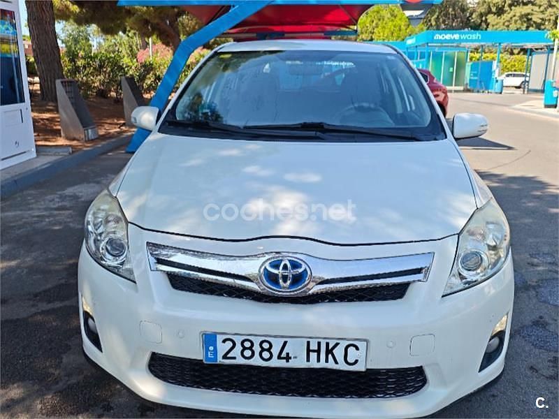 Usado Toyota Auris Hybrid Active 135 CV (99 kW) 2012 Blanco Berlina