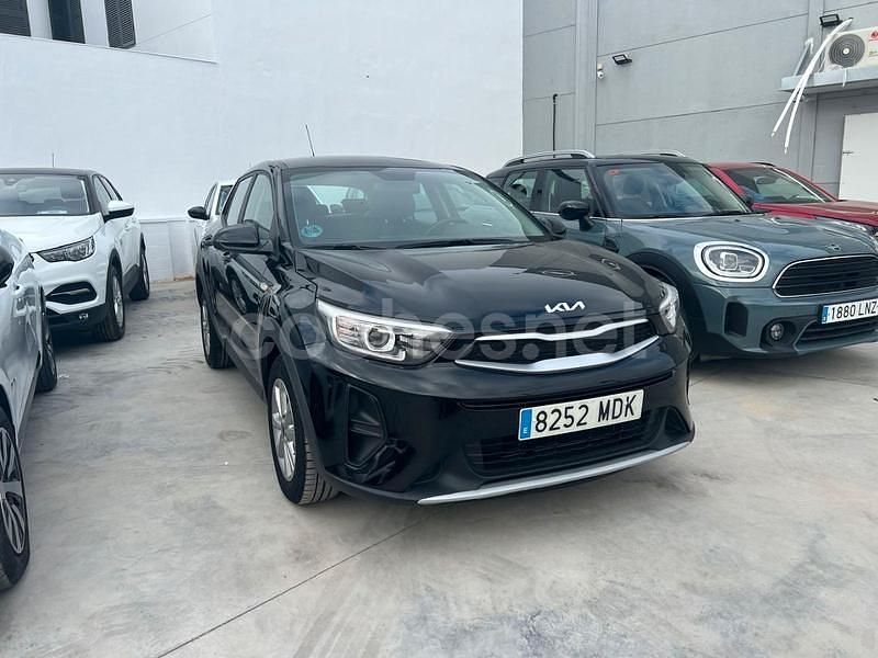 Usado Kia Stonic 84 CV (61 kW) 2022 Negro SUV