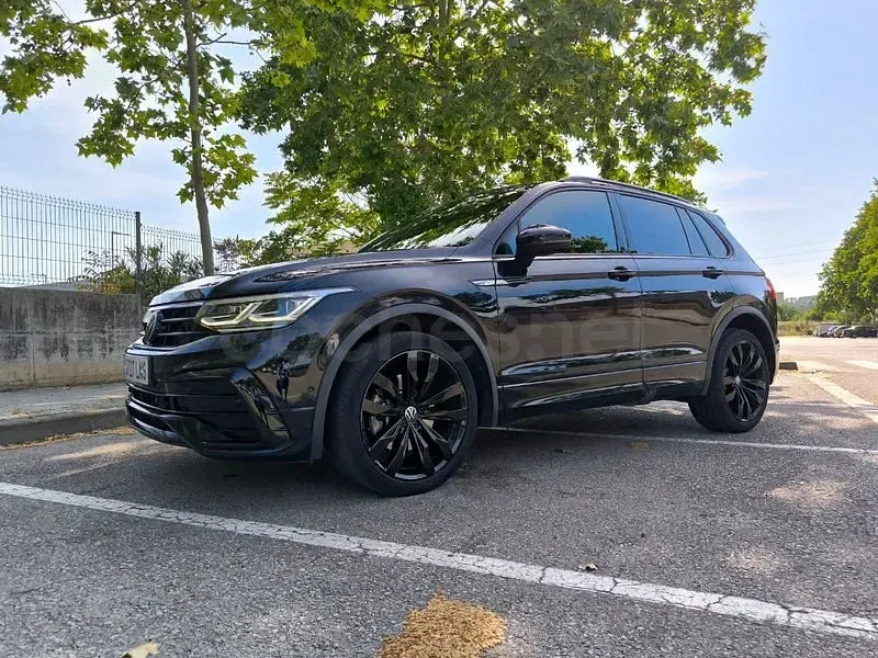 Usado VW Tiguan R-line 200 CV (147 kW) 2021 Negro SUV