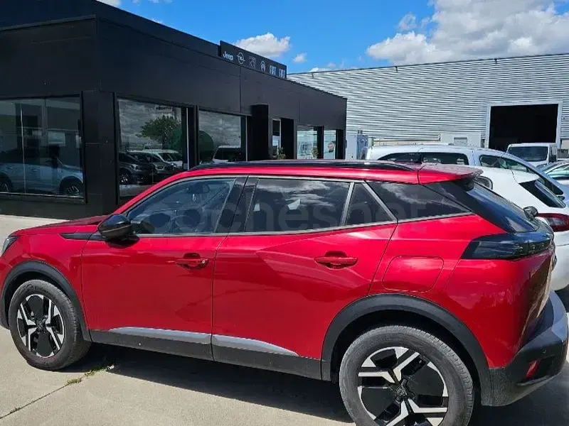 Usado Peugeot 2008 Allure 100 CV (73 kW) 2024 Rojo SUV