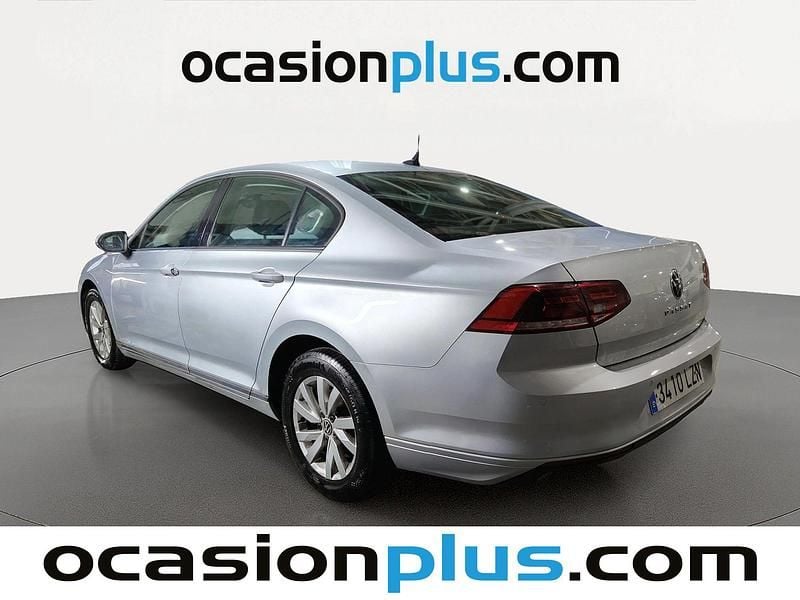 Usado VW Passat Business 122 CV (89 kW) 2022 Gris plata Familiar