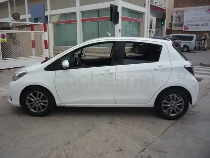 Usado Toyota Yaris Active 90 CV (66 kW) 2014 Blanco Utilitario