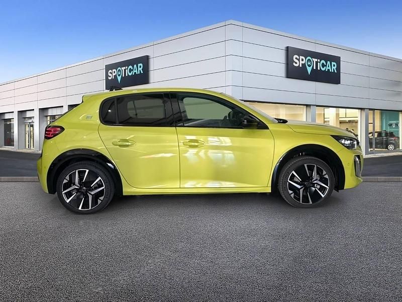 Usado Peugeot e-208 GT 114 kW (156 CV) 2024 Dorado Utilitario