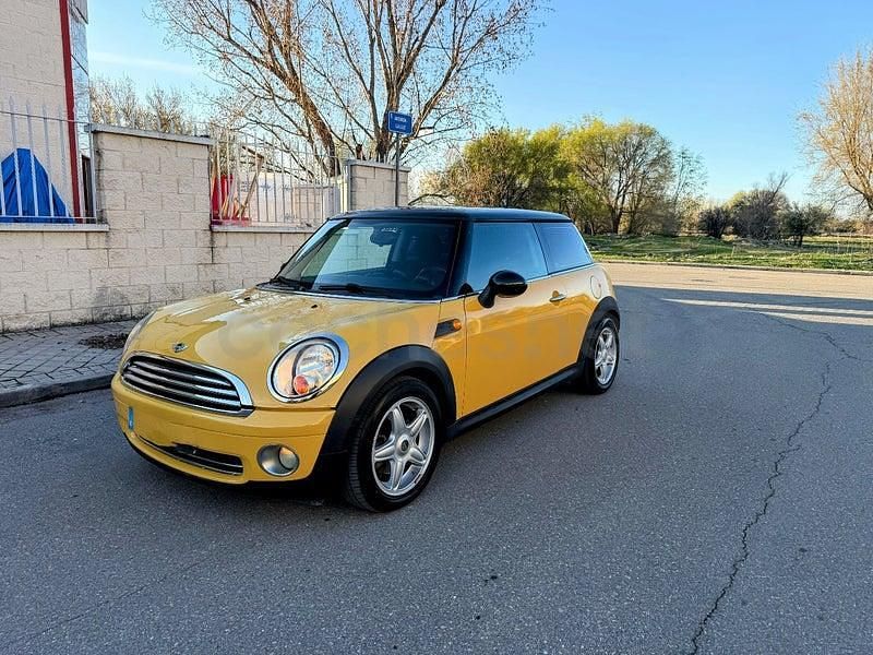 Usado Mini Cooper 120 CV (88 kW) 2009 Amarillo Utilitario