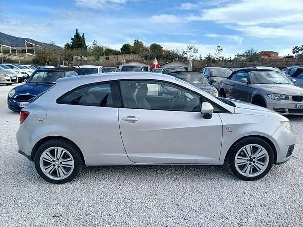 Usado Seat Ibiza Sport 90 CV (66 kW) 2010 Gris Utilitario