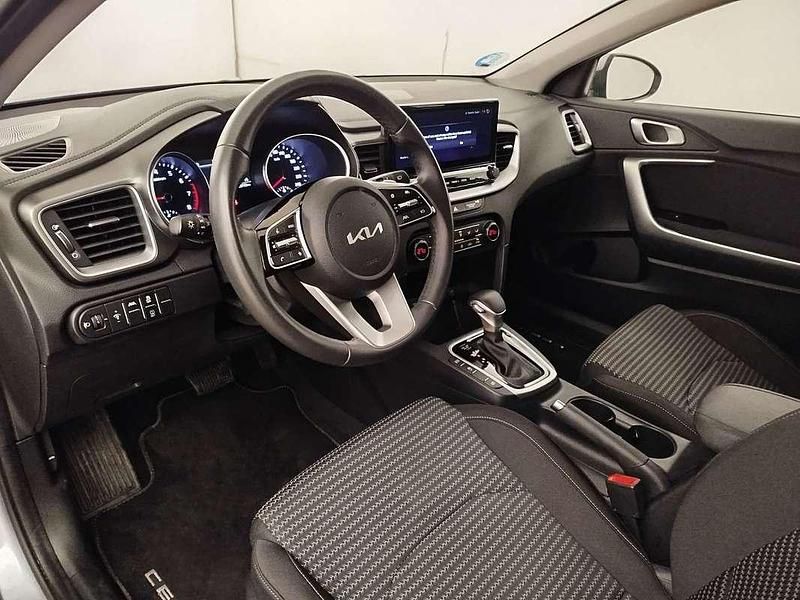 Usado Kia Ceed 101 CV (74 kW) 2025 Plateado Utilitario