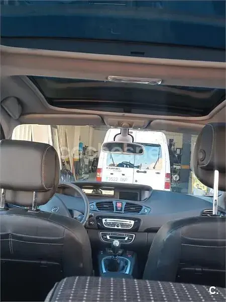 Usado Renault Scénic III 130 CV (95 kW) 2011 Gris / plata Monovolumen