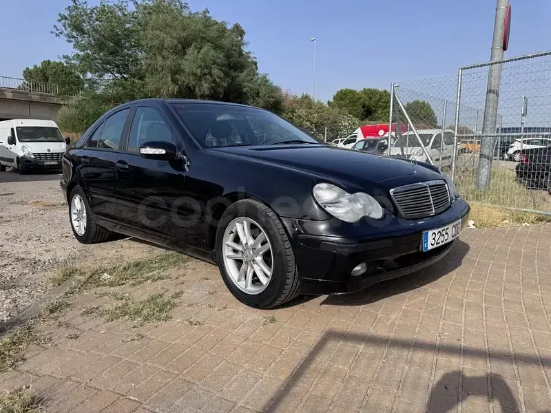 Usado Mercedes C220 Classic 143 CV (105 kW) 2003 Azul Berlina