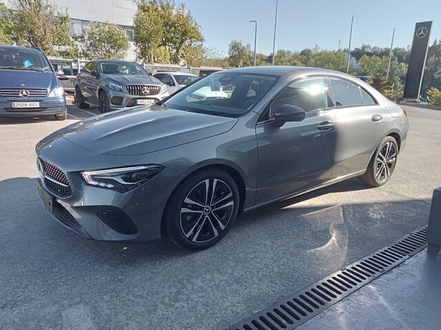 Gris Nuevo 2024 Mercedes CLA200 Berlina | 38.800 € (Super precio) - Imagen 1/4