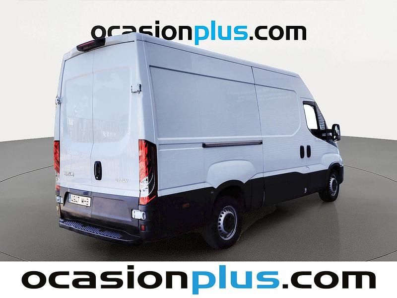 Usado Iveco Daily 156 CV (114 kW) 2023 Blanco Familiar