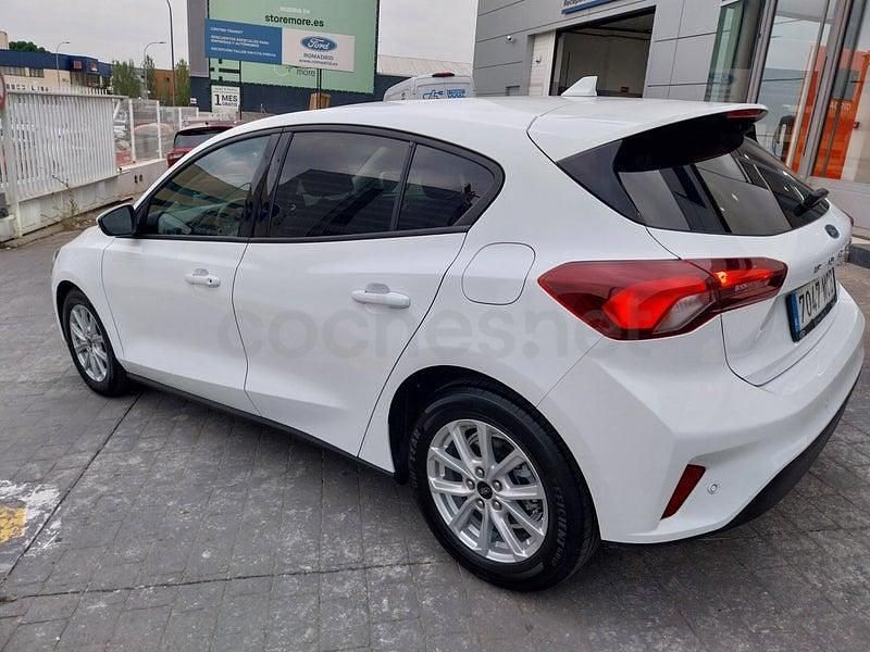 Usado Ford Focus Trend 120 CV (88 kW) 2022 Blanco Berlina