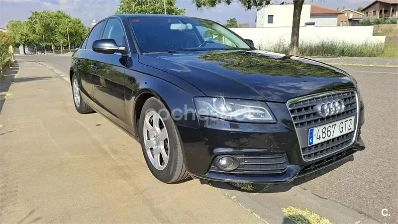 Usado Audi A4 136 CV (100 kW) 2010 Negro Berlina