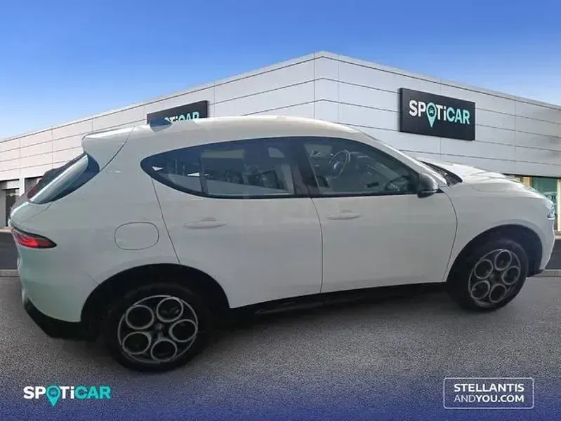 Usado Alfa Romeo Tonale Sprint 130 CV (95 kW) 2024 Gris / plata SUV