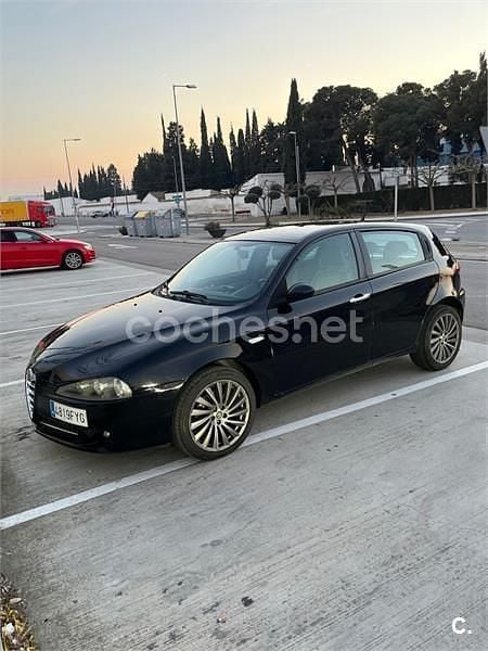 Usado Alfa Romeo 147 Distinctive 120 CV (88 kW) 2007 Negro Utilitario