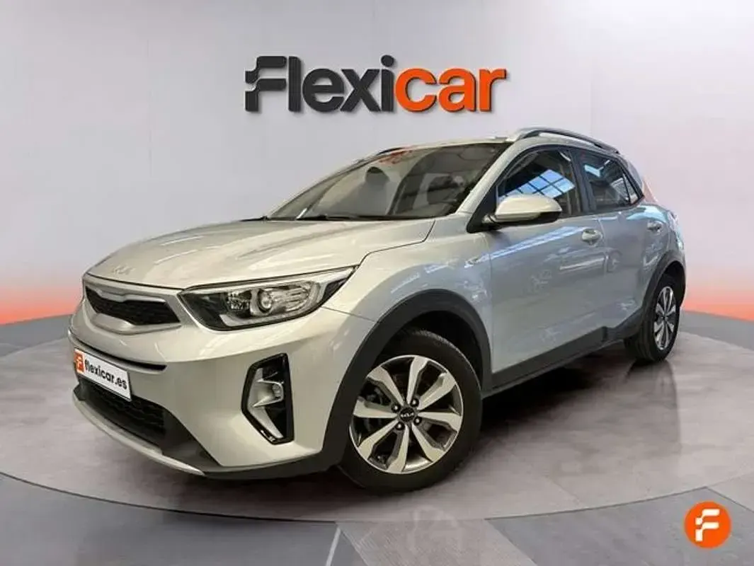 Usado Kia Stonic 101 CV (74 kW) 2022 Gris SUV