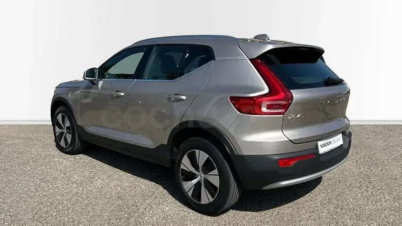 Usado Volvo XC40 Plus 211 CV (155 kW) 2023 Amarillo SUV