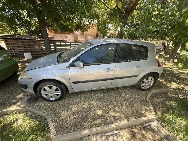 Usado Renault Mégane II Dynamique 80 CV (58 kW) 2003 Gris / plata Berlina