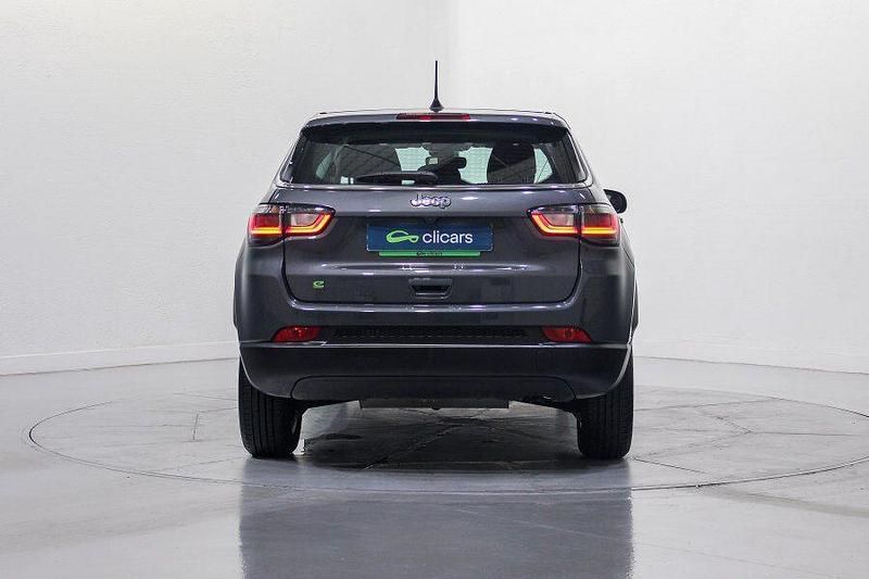 Usado Jeep Compass Longitude 130 CV (95 kW) 2024 Gris / plata SUV