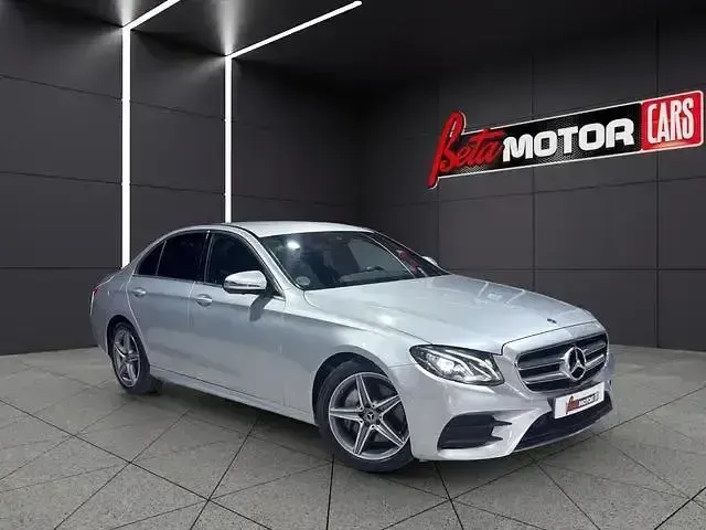 Usado Mercedes E220 194 CV (142 kW) 2019 Gris Berlina