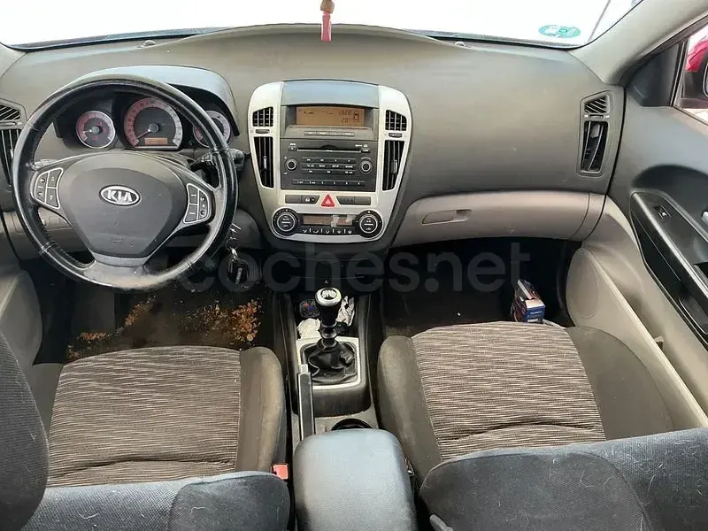 Usado Kia Ceed Active 122 CV (89 kW) 2009 Granate Utilitario