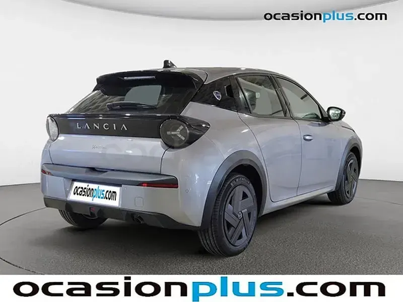 Nuevo Lancia Ypsilon 100 CV (73 kW) 2025 Gris / plata Utilitario