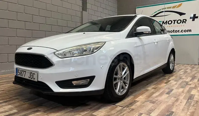 Usado Ford Focus Trend 115 CV (84 kW) 2015 Blanco Berlina