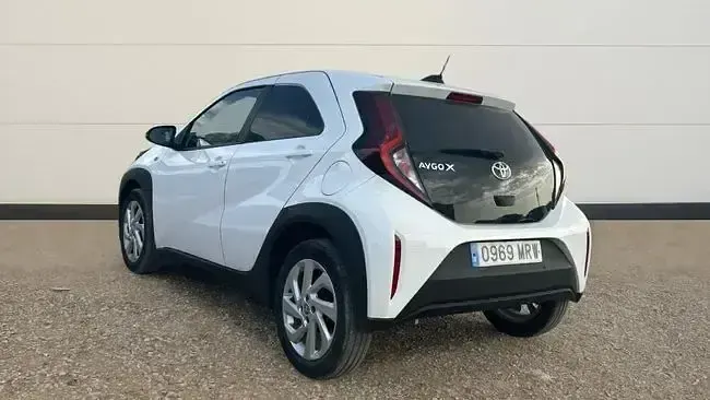 Usado Toyota Aygo Play 72 CV (52 kW) 2024 Blanco