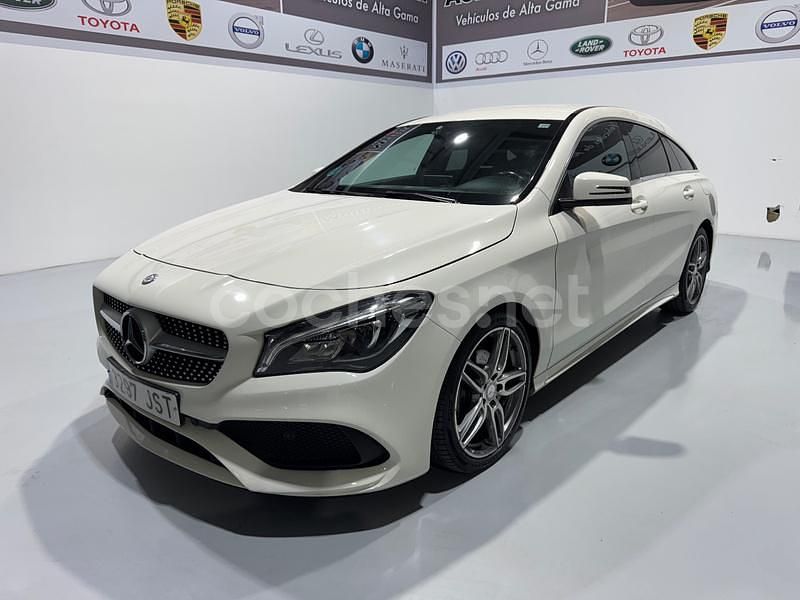Usado Mercedes CLA200 Shooting Brake AMG line 136 CV (100 kW) 2016 Blanco Familiar