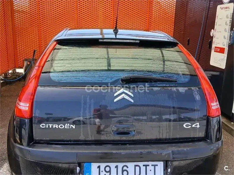 Usado Citroën C4 90 CV (66 kW) 2005 Negro Berlina