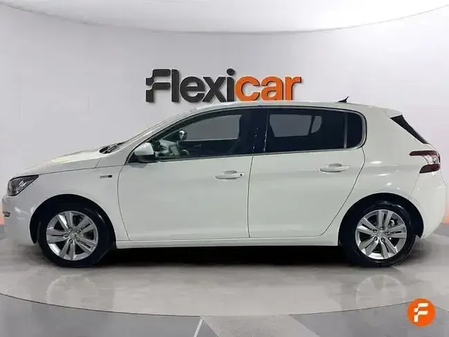 Używany Peugeot 308 Style 130 KM (95 kW) 2016 Niebieski
